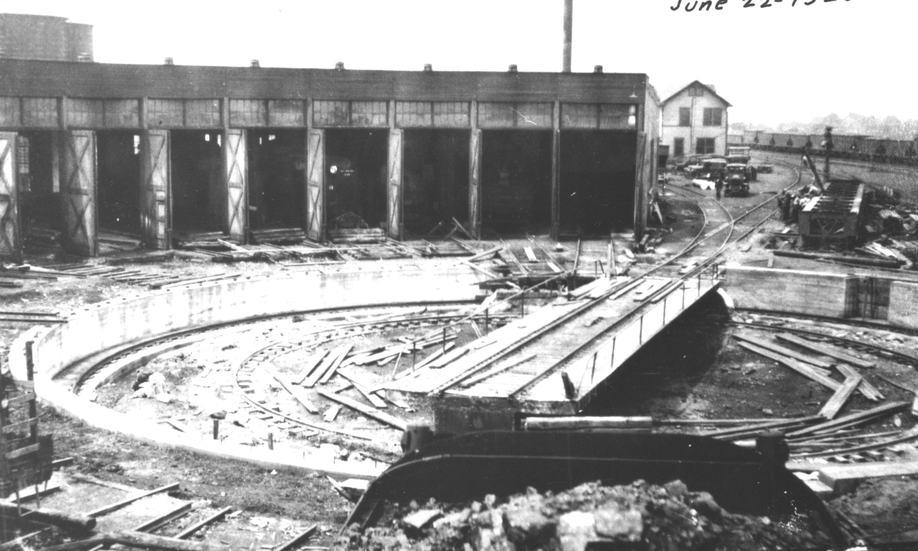 D&TSL Roundhouse and Turntable at Dearoad